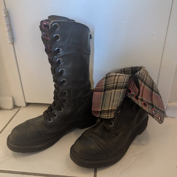 Doc Marten 1914 Triumph W10 - Picture 3 of 4